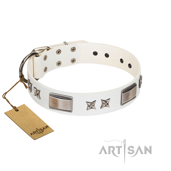 Easy wearing dog collar of full grain genuine leather