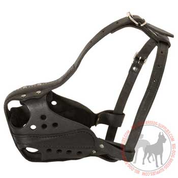 Leather dog muzzle with perfect air flow